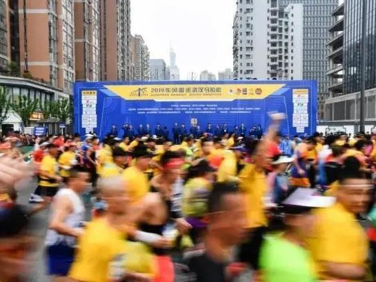 特步最新款男跑鞋，领跑新时代的选择