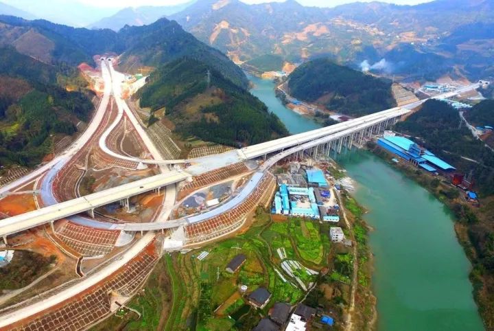 桂三高速公路最新消息，进展顺利，助推地方经济发展