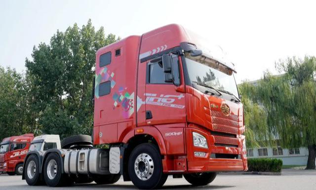 最新款解放JH7牵引车，性能卓越，引领行业新潮流