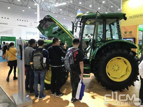 约翰迪尔3B-554最新款拖拉机，科技与力量的完美结合