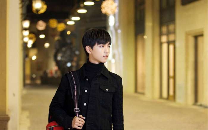 揭秘王俊凯最新街拍高清瞬间，青春魅力的无限绽放