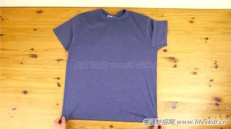 旧T恤改造的最新妙招，创意无限，时尚再生