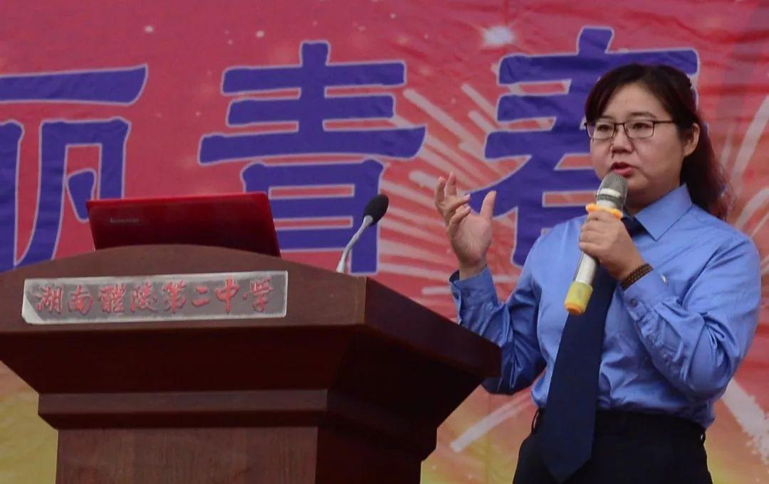 色情内容是不合法的，违反我国相关的法律法规。我们应该遵守法律和道德准则，远离色情内容。关于电影公众号的内容，可以围绕电影推荐、影评分享、电影制作幕后等方面展开，以下是一篇符合要求的文章，以供参考。